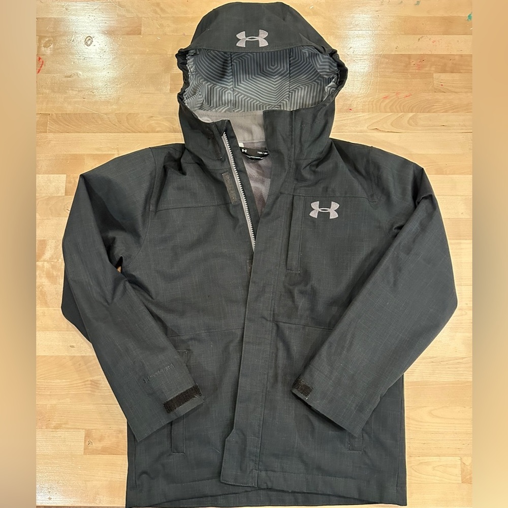 Boys Medium two piece winter coat. Excellent condition.